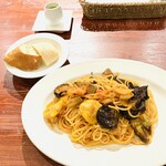 TRATTORIA ROMANO - 鮮魚、ズッキーニ、ナスのトマトソース スパゲッティ