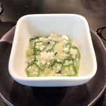 湯島天神下 すし初 - オクラ　キウイ　カッテージチーズの和物