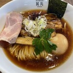 其先 - 特製醤油ラーメン。うーん！綺麗！