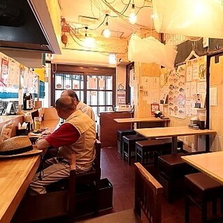 A homely atmosphere where you can enjoy conversation with the chef. One person is also welcome.