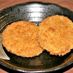 ミートショップ キグレ - 真円がメンチ。楕円がコロッケ