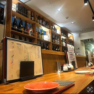 We always have 200 types of shochu and 80 types of sake ◎ We are particular about the way we serve them.