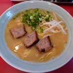 秀楽 - 令和5年8月
            ラーメン中 800円