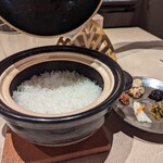 213146879 - 土鍋炊き白ご飯と漬物