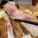 Buta Niku Semmon Ten Tonkatsu Nori - 特上ロースかつランチ箸上げ