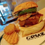 CRUZ BURGERS & CRAFT BEERS - 