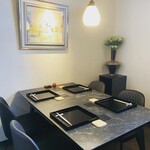 エムヴァン - 個室4名席〜8名様(4人掛けテーブル2個で最大8名様)