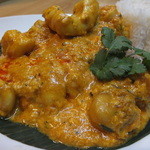 ロムアロイ - 「タレー・パッポンカリー」：サッと熱を通しただけの、しっとりとした帆立
      　　プルンッとした海老！
      　　シーフードのデリケートな食感と甘みが活きています！
      