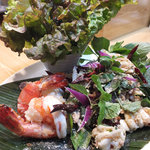 ロムアロイ - 「ラータレー」：バイマックルート・ガランガル・
      　　ミントなどのハーブがタップリ！
      　　弾けんばかりの生命力と、
      　　生ハーブならではの香り立ちが、確かに宿っていて、
      　　鮮烈♪
      