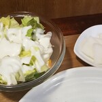 キッチン ブルー グローブ - サラダ、お新香のアップ