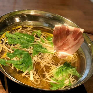 Taste brand-name pork from all over Japan with shabu shabu ◎A variety of sake is also attractive