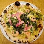 Pasuta More - 海老とベーコンのジェノベーゼのピザ　1,429円