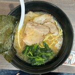 家系ラーメン まるみ家 - 