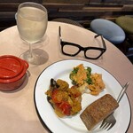 THE NUTS EXCHANGE - デリ２種とパイナップルクランブルケーキ