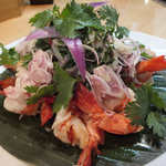 ロムアロイ - 「パークン」：サクサクッと噛めば、
      バイマックルートとレモングラスの清涼感が
      グワッと駆け抜けて、痛快♪
      