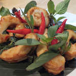 ロムアロイ - 「パームッ・パッ・トウチオ」：ＸＯ醤にも通じるような
      エビが醸し出す、深みの有る甘さ！
      そして、ほんのり、上品な辛さ。。。
      