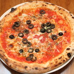 Italian Bar ANCORA - アンチョビとブラックオリーブピザ