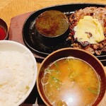 炙り肉寿司 梅田コマツバラファーム - 脂がたくさんはねました、、、