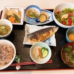 Satoukenoshokutaku - 本日の魚定食　有機納豆・玉子付き