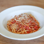 Cucchiaio - 料理写真:香味野菜と合挽きミンチのボロネーゼ グラナパダーノがけ☆