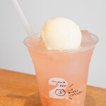 2KOTI - 【2023.08】桃のクリームソーダ(税込800円)