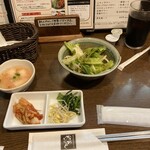 Kashiwa Dainingu - キムチ・ナムル・サラダ・1品(トッポキ…なにか)