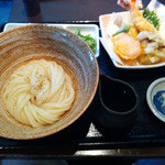 Kuu - 生醤油うどん、天盛り（1130円）