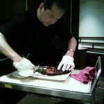 老香港酒家京都 - 北京ダック捌いてくださるの図