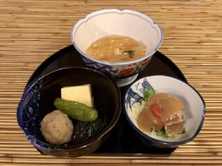 Kappou Miyako - 小付は、ところてん、鮪のぬた漬けとツミレ・ししとう・豆腐