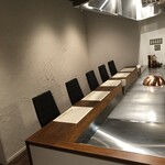 STEAK HOUSE 花本 - 鉄板前のカウンターです。