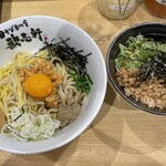 Abura Soba Semmonten Kajiken - 無双 焔 大盛＋焼豚丼（上から）