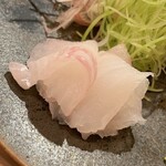 木挽町 とも樹 - 鱸です。旬ですね。サッと洗いで供します