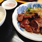 伊江牛 - サイコロステーキ定食（肉増）