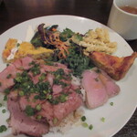 ジュイップ - 豚肩ロースのロースト 西洋わさび風味のソース 900円