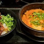 カルビ丼とスン豆腐専門店 韓丼 - カルビ丼(小)、豚キムチスン豆腐セット