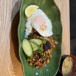 キッチン あずま - アジアンキーマカレー　880円