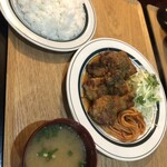 キッチン あずま - チキンソテーガーリックソース　980円