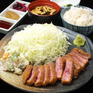 [Very popular for lunch] Enjoy the juicy "Beef Cutlet set meal"!