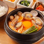 带壳蛤蜊 【红】 纯豆腐锅汤定食/Spicy clam sundubu