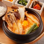 Various mushrooms [red] Sundubu jjigae set meal/Spicy mushroom sundubu