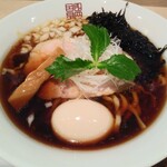 Chuukasoba Shikisokuzekuu - 淡麗醤油ラーメン　味玉トッピング