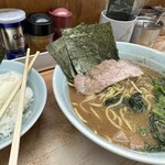 横浜ラーメン 武蔵家  - 