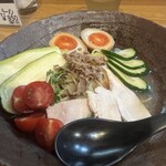 Kaman - 冷やしラーメン！　彩りがキレイ！　茄子は水茄子ですね。　甘い！