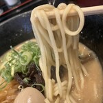 天下ご麺 - 麺は中細ストレート。