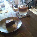 焼き菓子 cafe cqt - 濃厚なガトーショコラとアイスカフェラテ