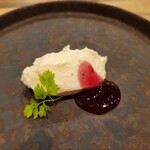 chichi cheese factory AND wine - リコッタのチーズケーキ