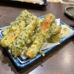 目利きの銀次 - ちくわの磯辺揚げ。ちくわさんが美味しそうに長そうに見える角度を観察