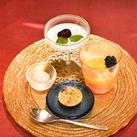 ブルガズ アダ - トルコ伝統的なライスプリン、ジェゼリエ人参スイーツ