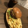 OZ DINER CAFE&BAR - パイナップルバーガー950円
                　+辛ソース100円+ドリンクセット250円