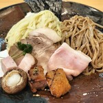 飯田商店 - チャーシューを２枚トッピングしております